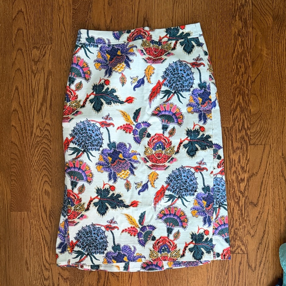 Floral Print Pencil Skirt with flared back hem - White Multicolor